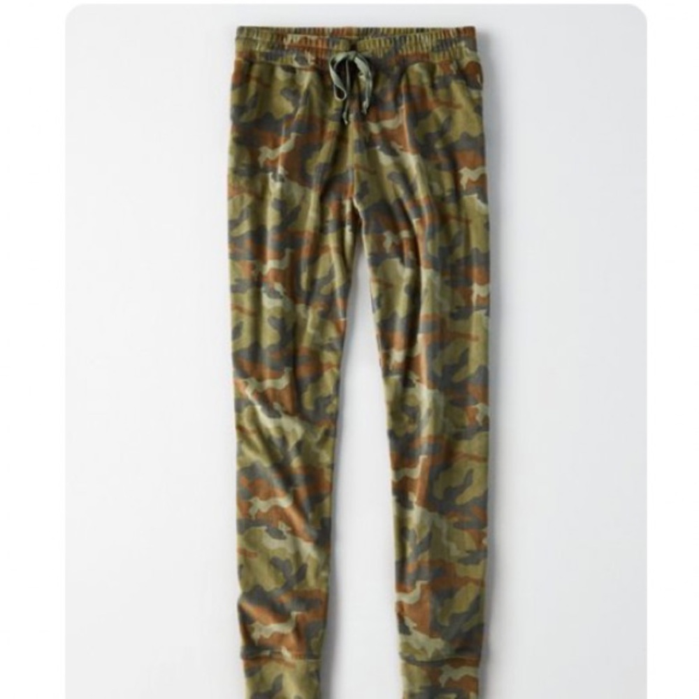 American Eagle velour camo joggers
Large long